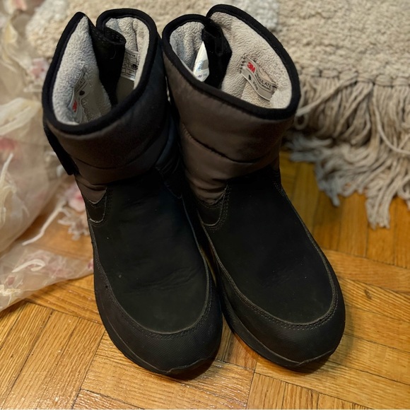 UGG Black Winter Boots - Picture 14 of 15